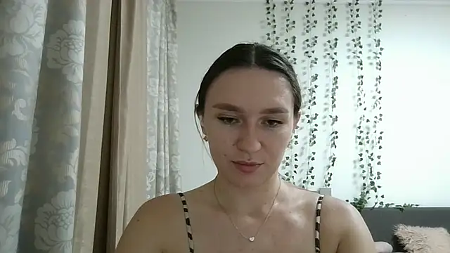 LilitTXX online show from August 4, 2026, 7:40 pm