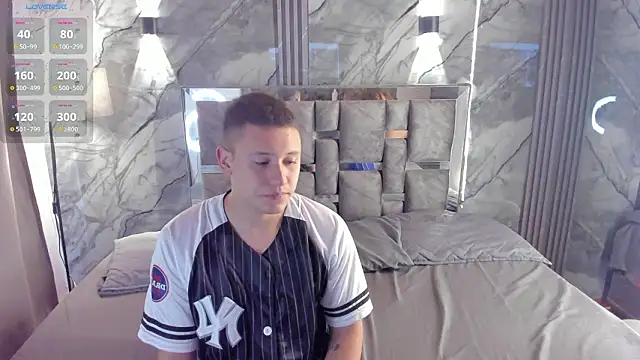 Snapshot of Manson_and_Zoe chatting on February 9, 2026, 11:30 am Manson and Zoe online show from February 9, 2026, 11:30 am