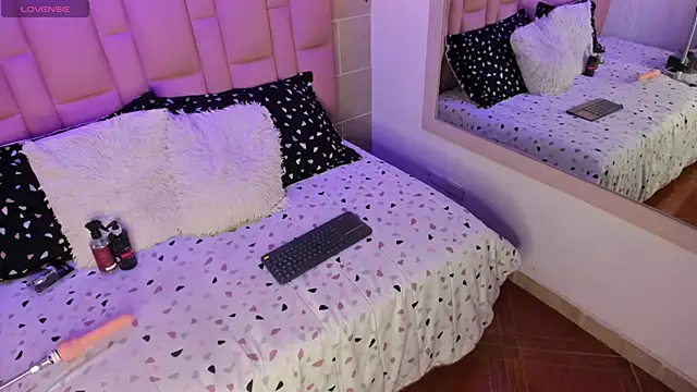 Snapshot of Naomi-Thompson chatting on February 23, 2026, 5:02 pm Naomi-Thompson online show from February 23, 2026, 5:02 pm