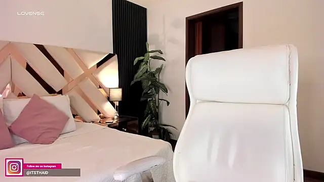 missthailand  online show from April 13, 2026, 11:20 pm