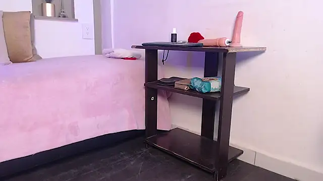 Ladysweety01  online show from April 16, 2026, 9:39 pm