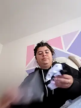 Snapshot of Thalia_xx chatting on February 25, 2026, 9:25 pm Thalia xx online show from February 25, 2026, 9:25 pm