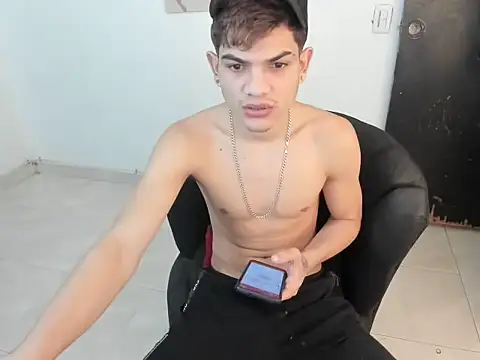 Jesshot bigcock20cm online show from February 25, 2026, 3:51 am