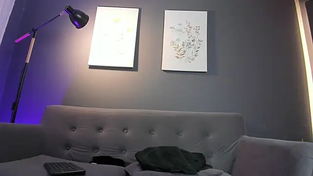 Jimena Adams online show from April 14, 2026, 7:52 pm