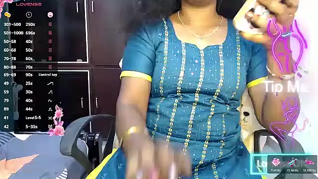 Snapshot of VixenNandhu chatting on February 17, 2026, 5:54 pm VixenNandhu online show from February 17, 2026, 5:54 pm