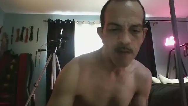 bellaskeykeeper online show from February 10, 2026, 10:31 pm