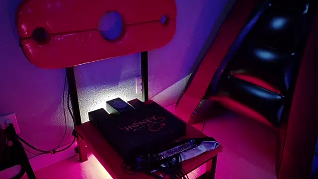 bellaskeykeeper online show from February 11, 2026, 2:06 pm