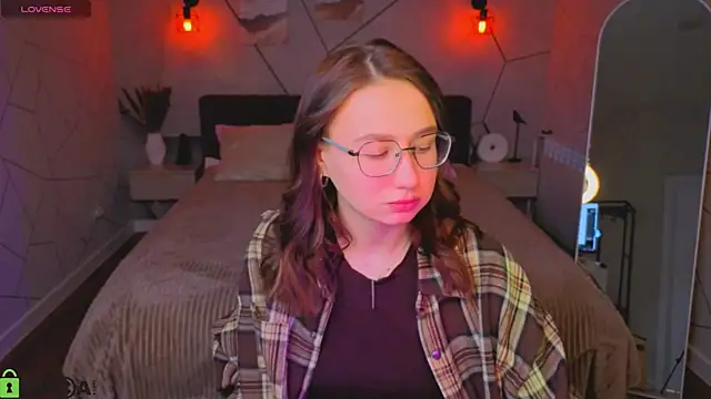  Kiki angel  online show from April 4, 2026, 9:38 am