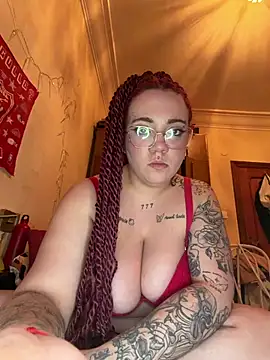 Diablita13 online show from February 18, 2026, 10:50 pm