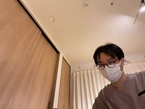 shizuku-kun211 online show from April 15, 2026, 1:48 pm