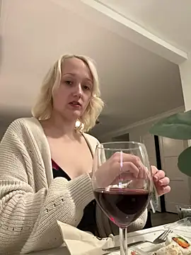 Snapshot of Marilynxo chatting on February 10, 2026, 5:28 am Marilynxo online show from February 10, 2026, 5:28 am