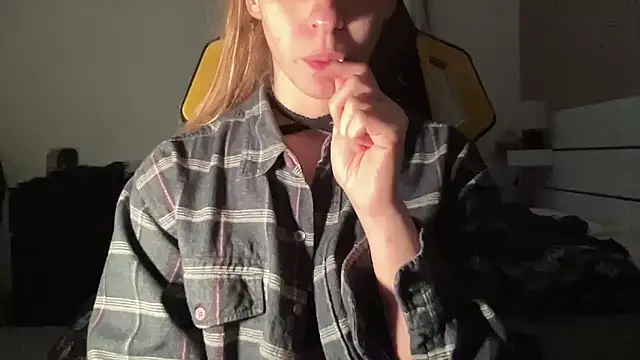 petiteetoile online show from February 17, 2026, 2:36 pm