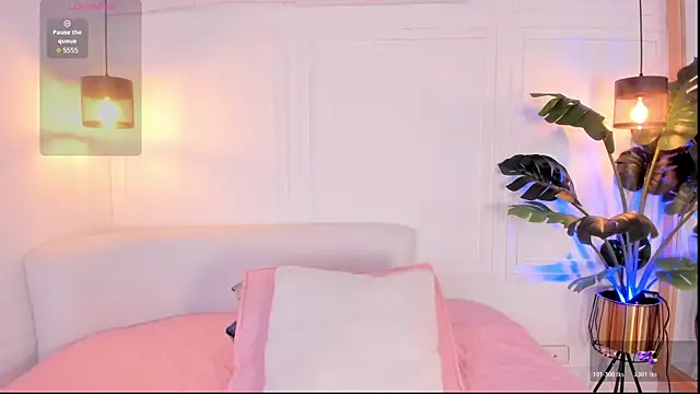 Nicole Whittee online show from April 13, 2026, 8:13 pm