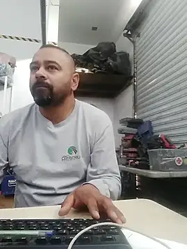 Snapshot of OMARMEX1 chatting on May 15, 2026, 12:58 pm OMARMEX1 online show from May 15, 2026, 12:58 pm