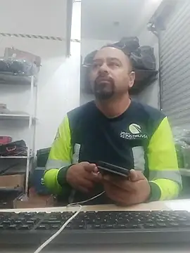 Snapshot of OMARMEX1 chatting on May 6, 2026, 1:37 pm OMARMEX1 online show from May 6, 2026, 1:37 pm