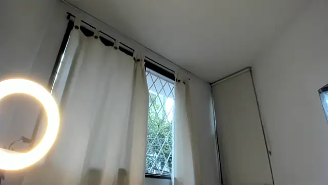 Snapshot of KimSantos chatting on February 8, 2026, 9:56 pm KimSantos online show from February 8, 2026, 9:56 pm