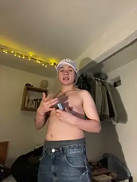 Snapshot of SimonMasseel chatting on February 19, 2026, 12:18 am SimonMasseel online show from February 19, 2026, 12:18 am