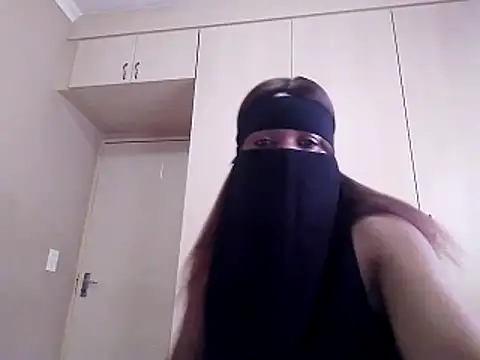 sweetrose1984 online show from April 24, 2026, 9:33 am