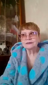 SophieBurns online show from April 10, 2026, 10:33 am