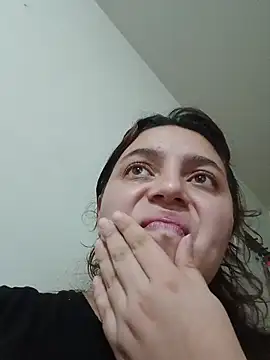 MajoArias online show from April 3, 2026, 4:19 am