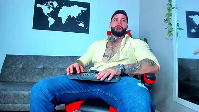 Snapshot of Alessrose chatting on February 14, 2026, 8:20 pm Alessrose online show from February 14, 2026, 8:20 pm