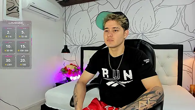 rayan linxx online show from March 28, 2026, 8:21 pm