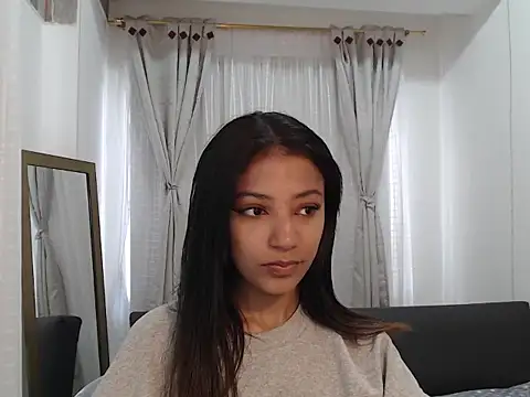 Snapshot of Scarleet_miaa chatting on June 1, 2026, 7:24 pm Scarleet miaa online show from June 1, 2026, 7:24 pm