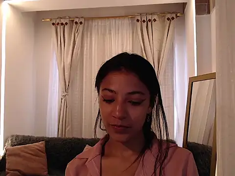 Snapshot of Scarleet_miaa chatting on May 4, 2026, 9:17 pm Scarleet miaa online show from May 4, 2026, 9:17 pm