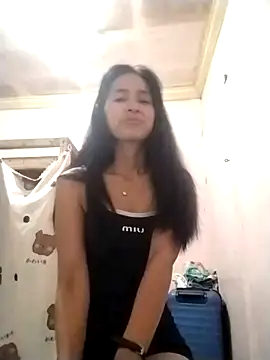 sweet maxine44 online show from April 15, 2026, 10:32 pm