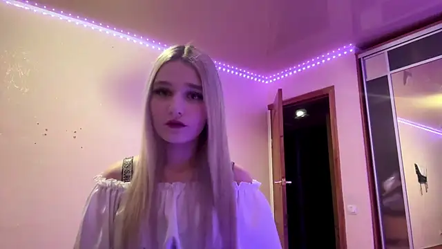 MiaBerlateen online show from February 14, 2026, 2:17 pm