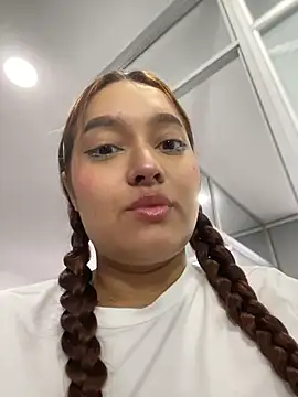 Snapshot of Emily_Harpeer chatting on February 12, 2026, 11:32 am Emily Harpeer online show from February 12, 2026, 11:32 am