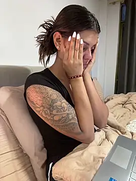 RachelWeisz  online show from May 19, 2026, 10:33 am