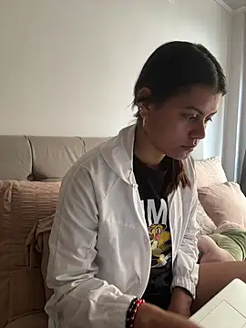 RachelWeisz  online show from May 17, 2026, 6:08 pm
