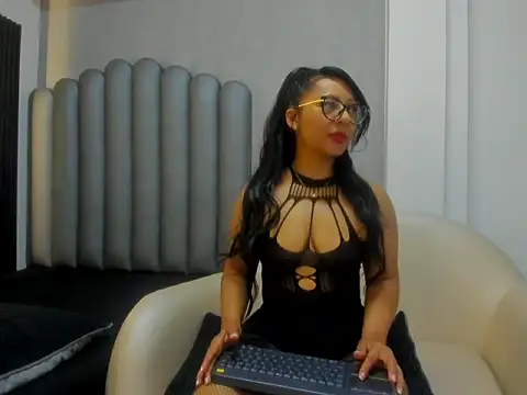 Isabella-001 online show from February 14, 2026, 12:05 pm