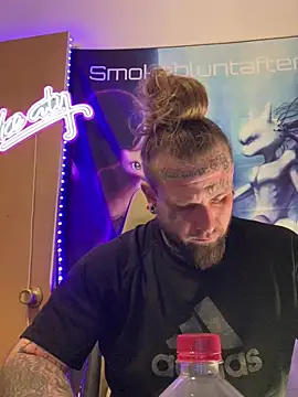 Smokebluntafterblunt online show from April 4, 2026, 1:45 am