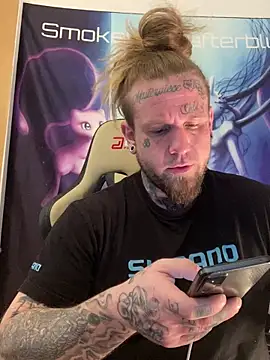 Snapshot of Smokebluntafterblunt chatting on February 9, 2026, 3:21 pm Smokebluntafterblunt online show from February 9, 2026, 3:21 pm