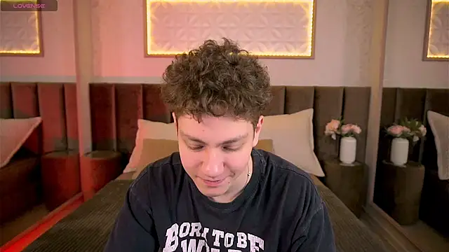 Snapshot of StefanBev chatting on February 18, 2026, 7:32 pm StefanBev online show from February 18, 2026, 7:32 pm