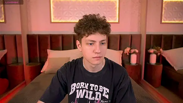 Snapshot of StefanBev chatting on February 20, 2026, 7:38 pm StefanBev online show from February 20, 2026, 7:38 pm