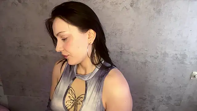 Snapshot of Mona_Fox chatting on February 15, 2026, 7:51 am Mona Fox online show from February 15, 2026, 7:51 am