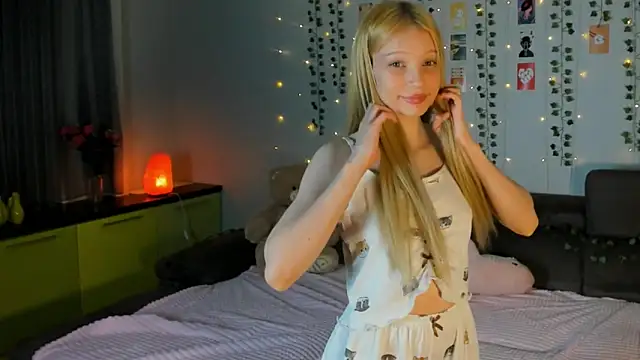 Kiracute18 online show from April 24, 2026, 4:53 pm