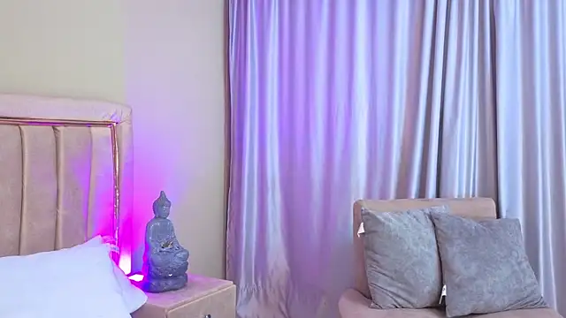 Mia Naive online show from April 17, 2026, 11:57 am