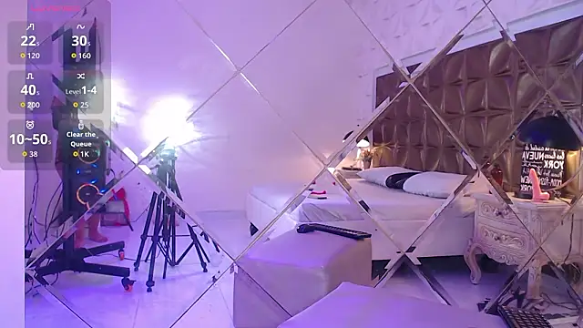 LunaJohns online show from March 13, 2026, 12:21 pm