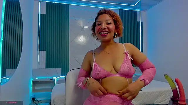 Snapshot of Shantall-blue chatting on February 13, 2026, 6:52 pm Shantall-blue online show from February 13, 2026, 6:52 pm