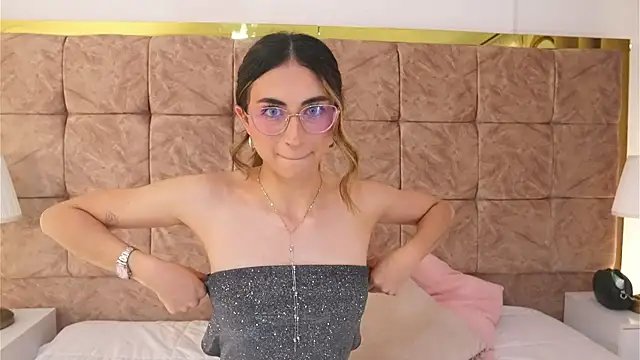 EmmaClark   online show from March 28, 2026, 7:37 pm