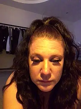 NaomiPackh92906 online show from May 19, 2026, 8:27 pm