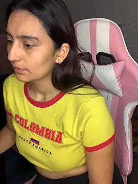 -BabyLuna online show from April 8, 2026, 12:39 pm