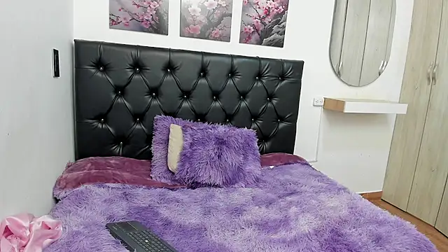Snapshot of Kitty_f00x chatting on July 23, 2026, 12:57 pm Kitty f00x online show from July 23, 2026, 12:57 pm