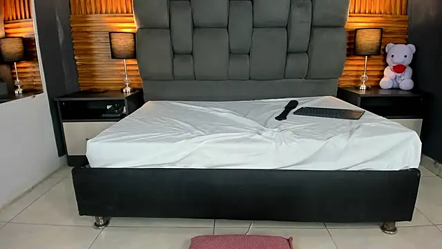 Snapshot of _MilaRose_ chatting on February 26, 2026, 7:47 pm MilaRose online show from February 26, 2026, 7:47 pm