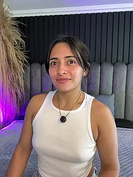 Nanda vixen  online show from May 14, 2026, 11:02 pm