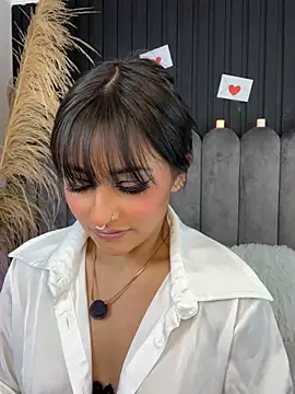 Nanda vixen  online show from February 15, 2026, 8:52 pm